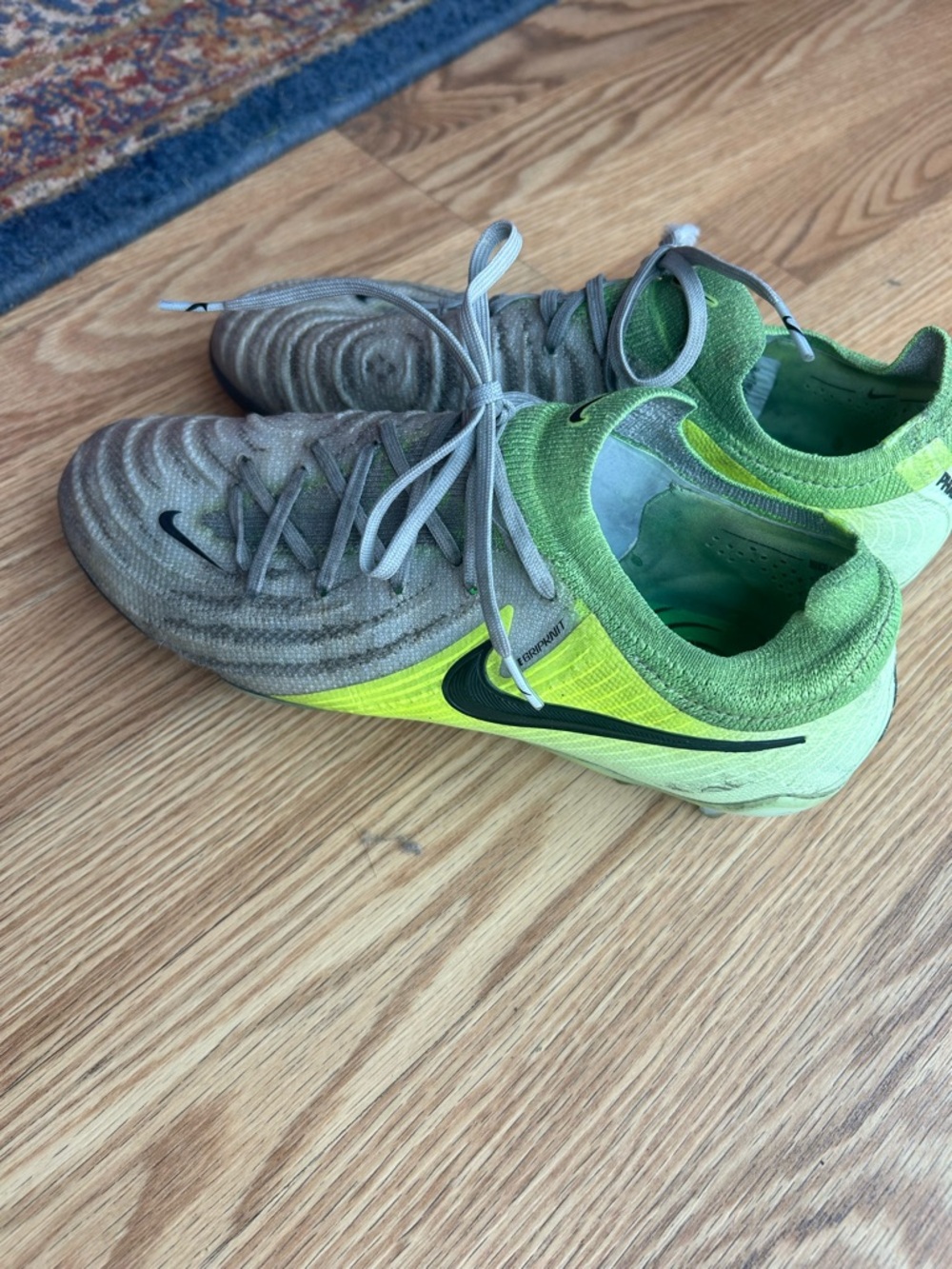 Nike Phantom GX Women's size 7.5 Green and Gray Soccer Cleats